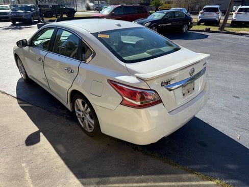 Used 2013 Nissan Altima 3.5 SV image 3
