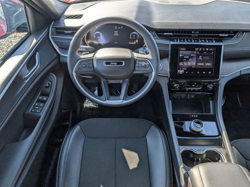 Used 2024 Jeep Grand Cherokee L Laredo image 18