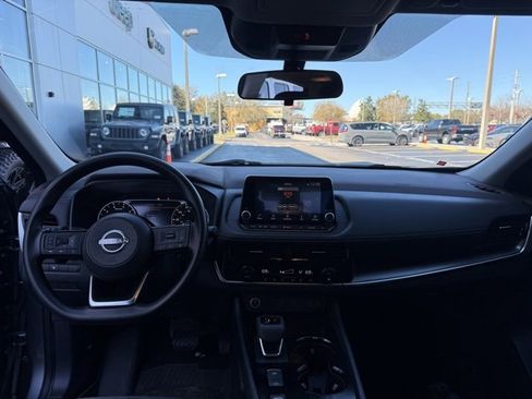 Used 2022 Nissan Rogue SV image 16