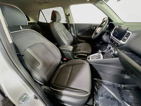 Used 2023 Hyundai Venue Limited FWD image 27