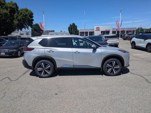 Used 2023 Nissan Rogue SL w/ SL Premium Package AWD/4WD image 2