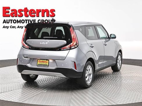 Used 2025 Kia Soul LX w/ LX Technology Package image 5