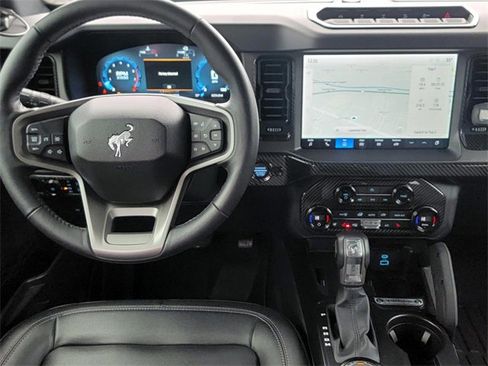 Used 2025 Ford Bronco Badlands image 15