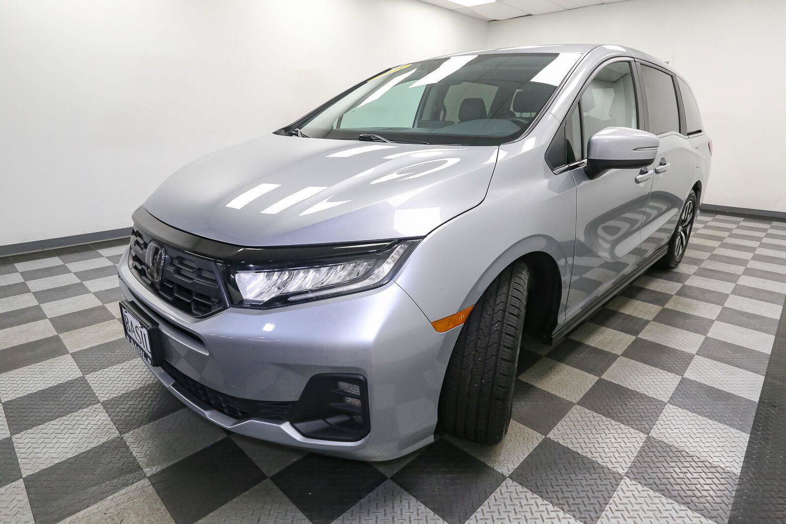 Used 2025 Honda Odyssey EX-L image 4