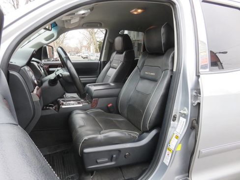 Used 2014 Toyota Tundra SR5 w/ SR5 Upgrade Package image 10