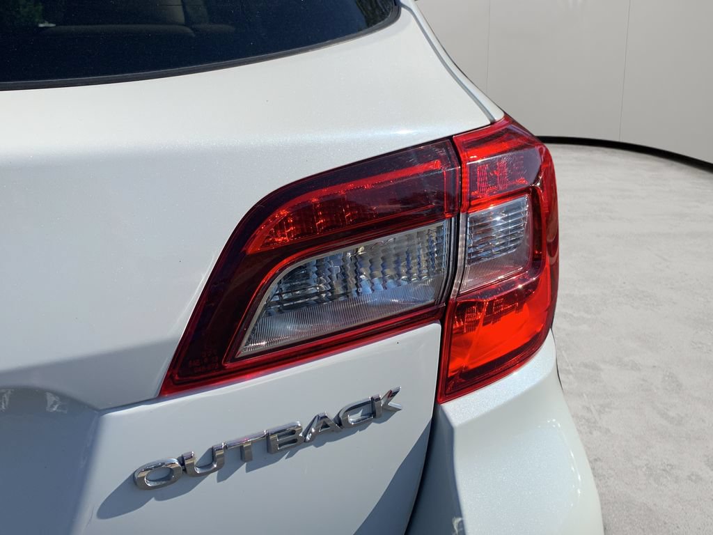 Used 2018 Subaru Outback 2.5i Limited AWD/4WD image 46