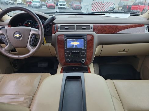 Used 2013 Chevrolet Avalanche LTZ image 9