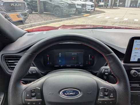 Used 2024 Ford Escape ST-Line w/ Cold Weather Package FWD image 28