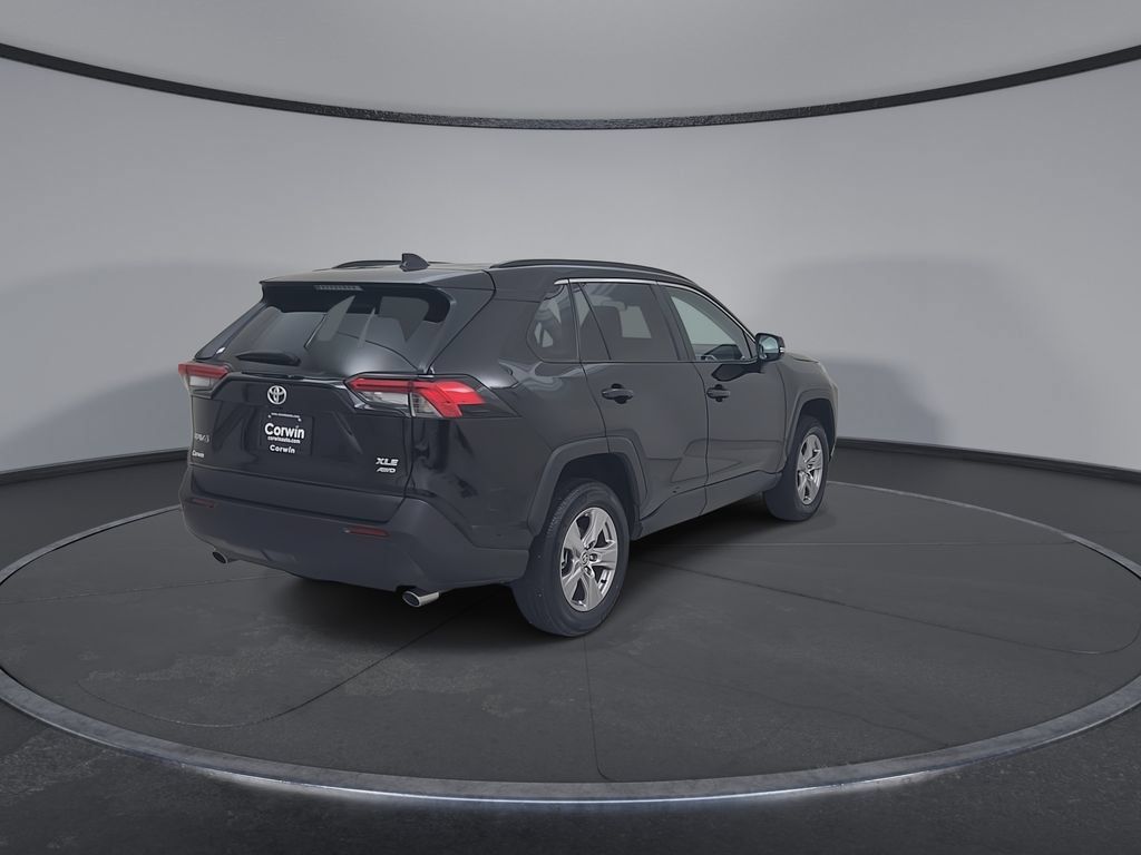 Used 2025 Toyota RAV4 XLE AWD/4WD image 16