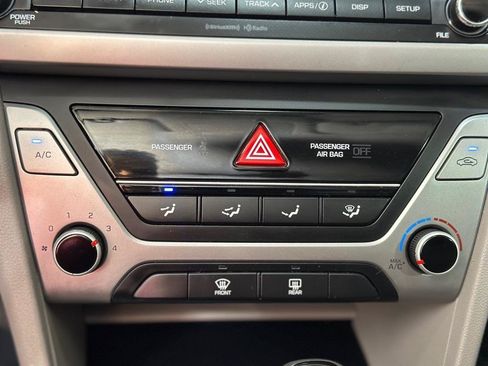 Used 2017 Hyundai Elantra SE FWD image 19