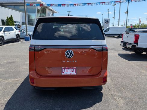 Used 2025 Volkswagen ID. Buzz Pro S Plus RWD image 4