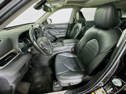 Used 2022 Toyota Highlander XLE image 13