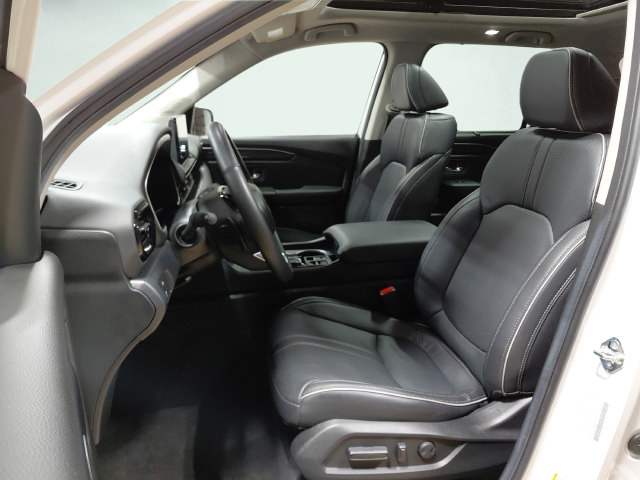 Used 2025 Honda Pilot Elite image 26