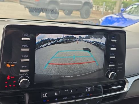 Used 2022 Toyota Sienna XLE FWD image 26