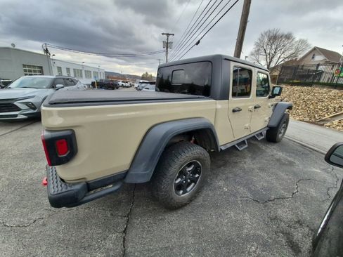 Used 2022 Jeep Gladiator Rubicon w/ Cold Weather Group image 8