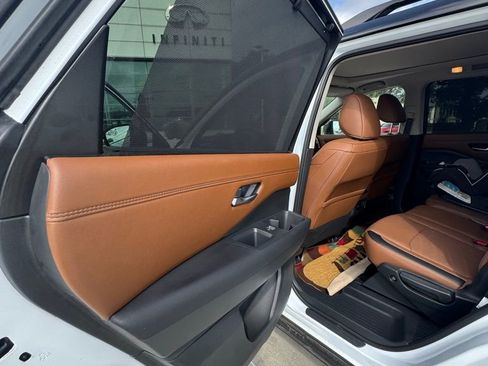 Used 2025 Nissan Pathfinder Platinum w/ Cargo Package image 12