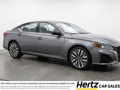 Used 2025 Nissan Altima 2.5 SV FWD image 1