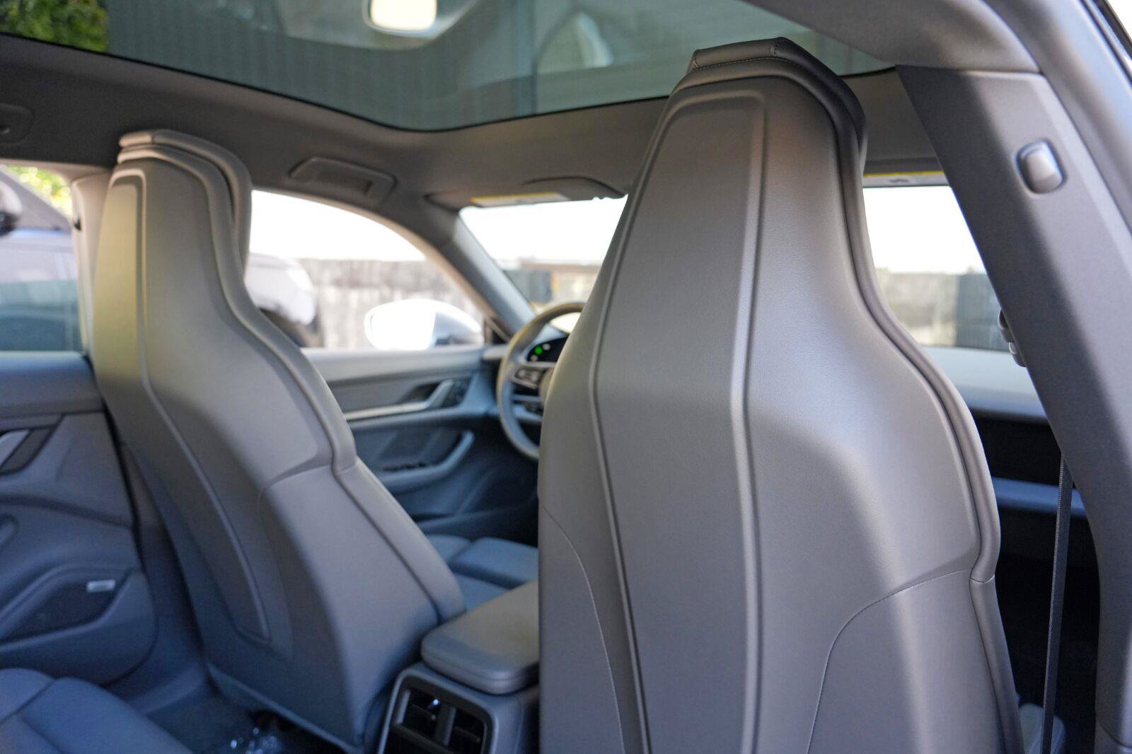 Used 2022 Porsche Taycan 4S AWD/4WD image 38