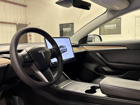 Used 2023 Tesla Model 3 Standard Range image 6