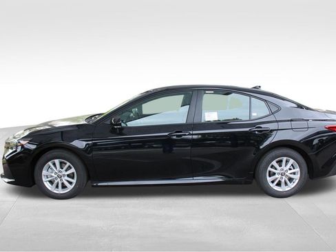 New 2026 Toyota Camry LE FWD image 9