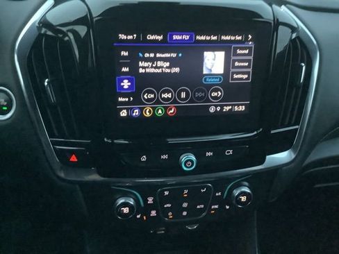 Used 2023 Chevrolet Traverse RS image 31