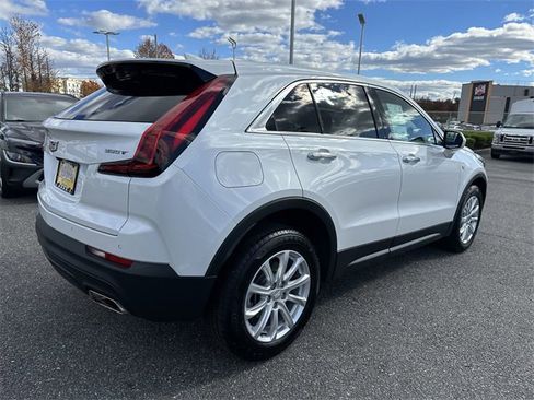 Used 2022 Cadillac XT4 Luxury w/ Cold Weather Package image 5