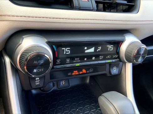 Used 2025 Toyota RAV4 XLE w/ Convenience Package FWD image 33