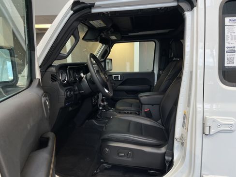 Used 2024 Jeep Wrangler Unlimited Sahara w/ Safety Group AWD/4WD image 16