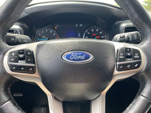 Used 2024 Ford Explorer Limited w/ Equipment Group 301A AWD/4WD image 9