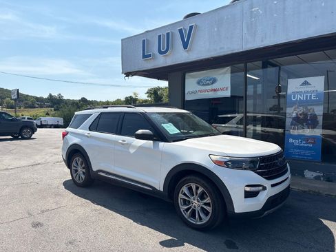 Used 2020 Ford Explorer XLT RWD image 1