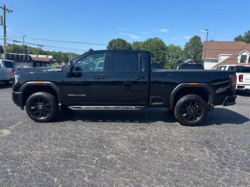 Used 2025 GMC Sierra 2500 AT4 w/ Technology Package AWD/4WD image 4