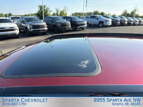 Used 2024 Chevrolet Trax RS w/ Sunroof Package FWD image 10