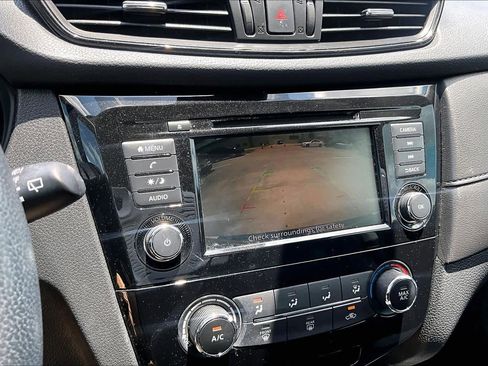 Used 2020 Nissan Rogue S w/ Special Edition Package FWD image 27