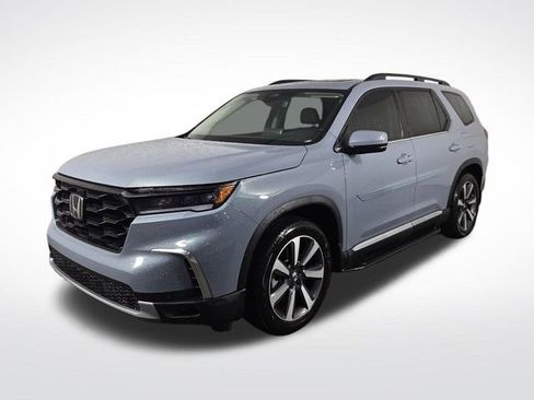 Used 2025 Honda Pilot Touring image 2