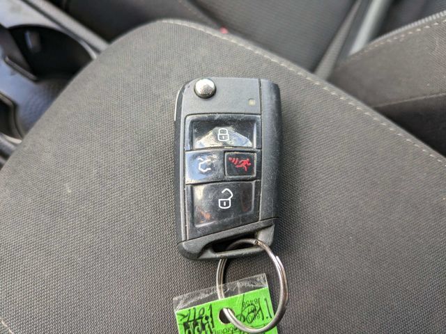 Used 2019 Volkswagen Golf S FWD image 28