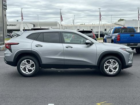Certified 2024 Chevrolet Trax LS w/ LS Convenience Package FWD image 5