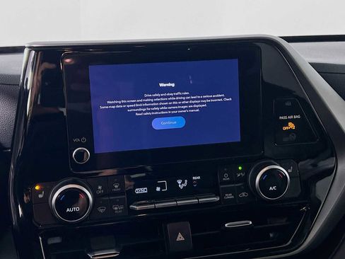 Used 2024 Toyota Highlander XLE image 14