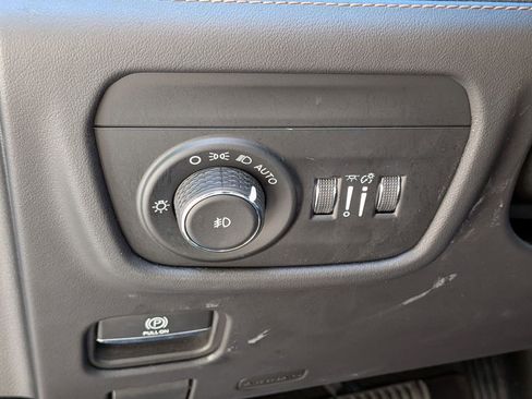 Used 2023 Jeep Grand Cherokee Summit AWD/4WD image 17