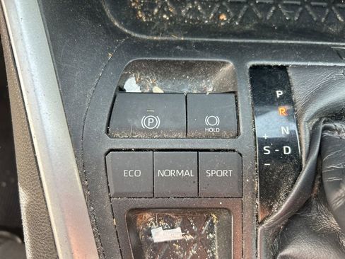 Used 2019 Toyota RAV4 LE image 6