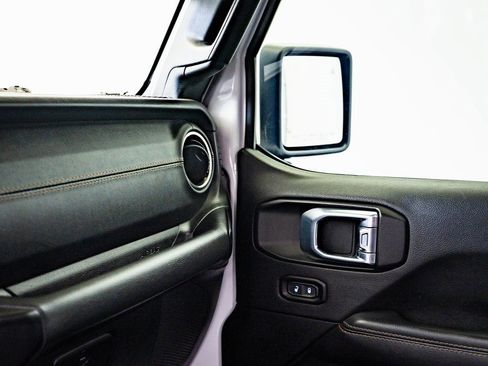 Used 2021 Jeep Wrangler Unlimited Sahara image 34