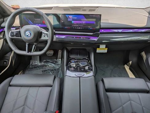 Certified 2025 BMW i5 xDrive40 w/ M Sport Package image 15