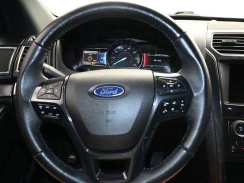 Used 2018 Ford Explorer XLT w/ Equipment Group 202A FWD image 13