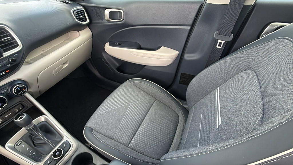 Used 2026 Hyundai Venue SEL FWD image 13