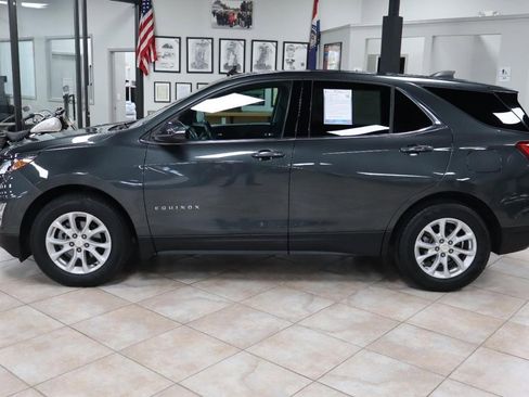 Used 2018 Chevrolet Equinox LT FWD image 2
