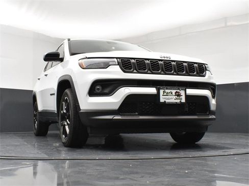 New 2026 Jeep Compass Latitude image 19