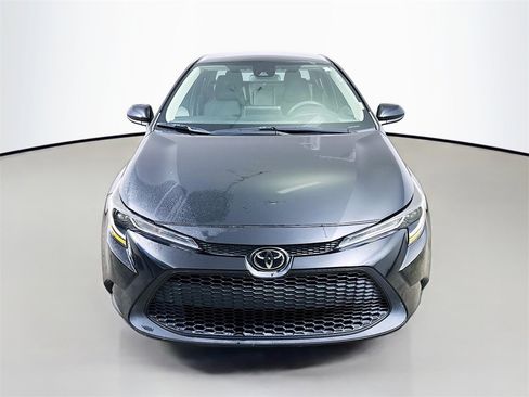 Used 2021 Toyota Corolla LE image 2