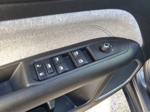 Used 2022 Jeep Compass Latitude FWD image 22