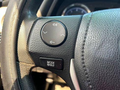 Used 2017 Toyota Corolla LE w/ Carpet Mat Package (TMS) FWD image 16