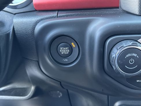 Used 2018 Jeep Wrangler Unlimited Rubicon image 28