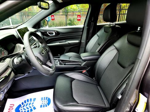 Used 2024 Jeep Compass Latitude w/ Convenience Group image 14